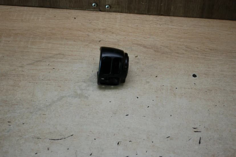 Harley Davidson Dyna / Softail Right Black Switch Gear Housing / Buttons