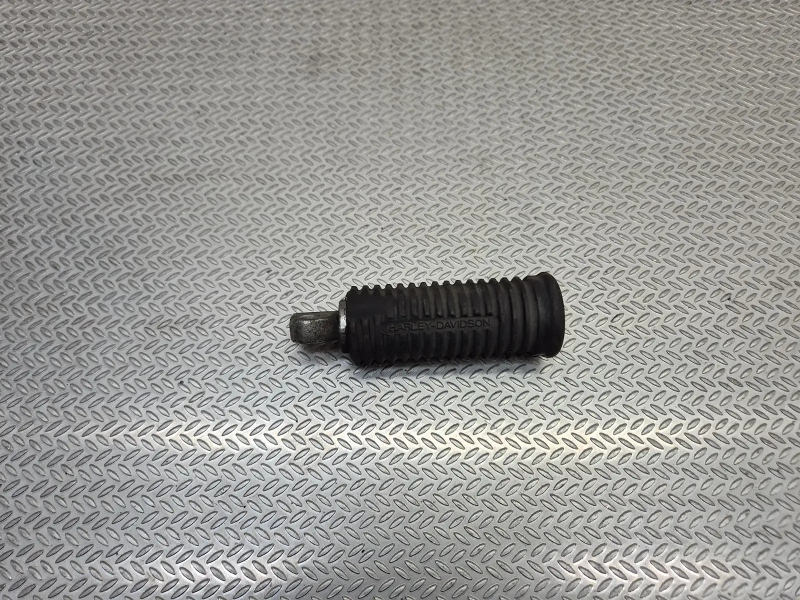 Harley Davidson Sportster 883 04 - 13 Rear Footrest Peg / Pedal