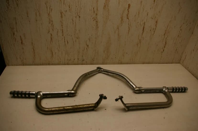 Harley Davidson Chrome Engine Crash Bars & Foot Pegs / Guard / Protection