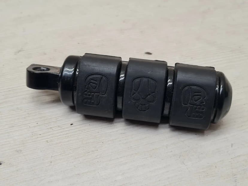 Harley Davidson Skulls Right Side Footrest / Peg