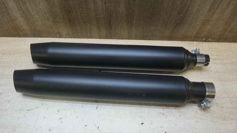 Harley-Davidson Road King Exhaust Muffler Silencer 64900769 64900770