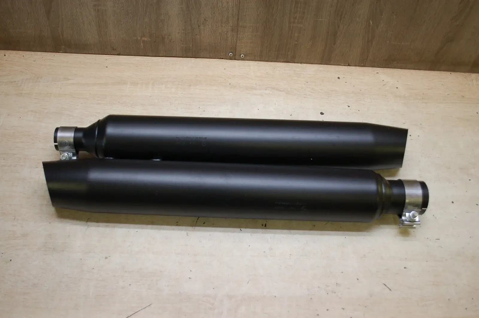 Harley-Davidson Road King Exhaust Muffler Silencer 64900769 64900770