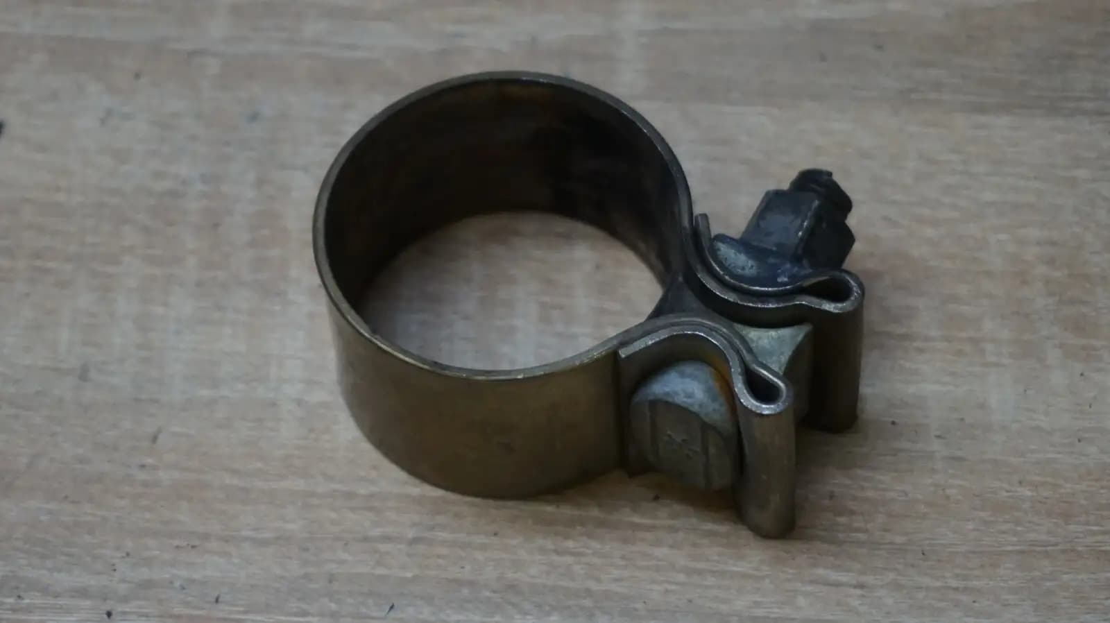 Harley Davidson 13660000030 Exhaust Muffler Clamp / Bracket